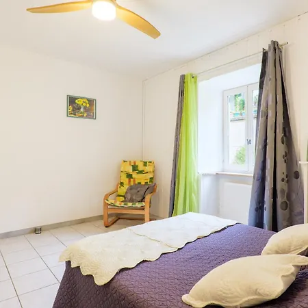 Casa de Férias Du Mas St Esprit Avec Piscine *